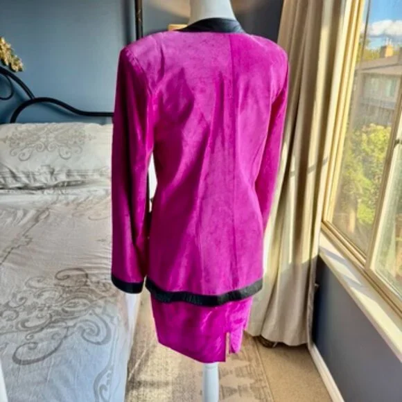 Danier Vintage 80s/90s Fuchsia Pink and Black Suede Leather Blazer and Skirt Set - Picture 6 of 16